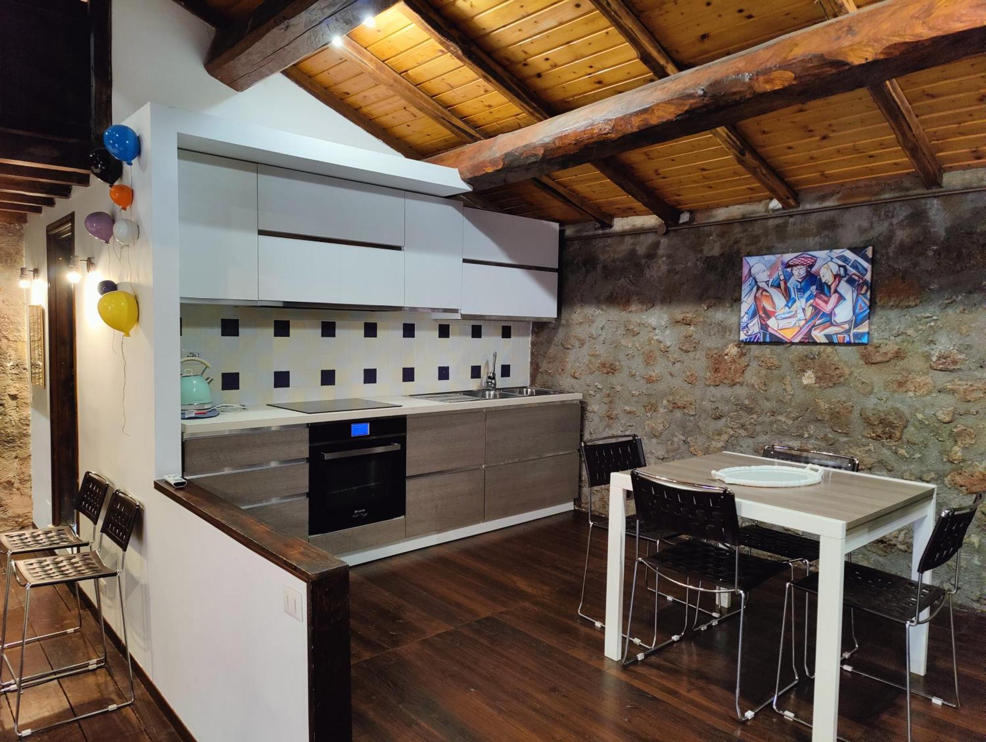 Maestosa Roccaforte Dei Principi, 3 Piani Tutti Per Voi! 苏特里 外观 照片