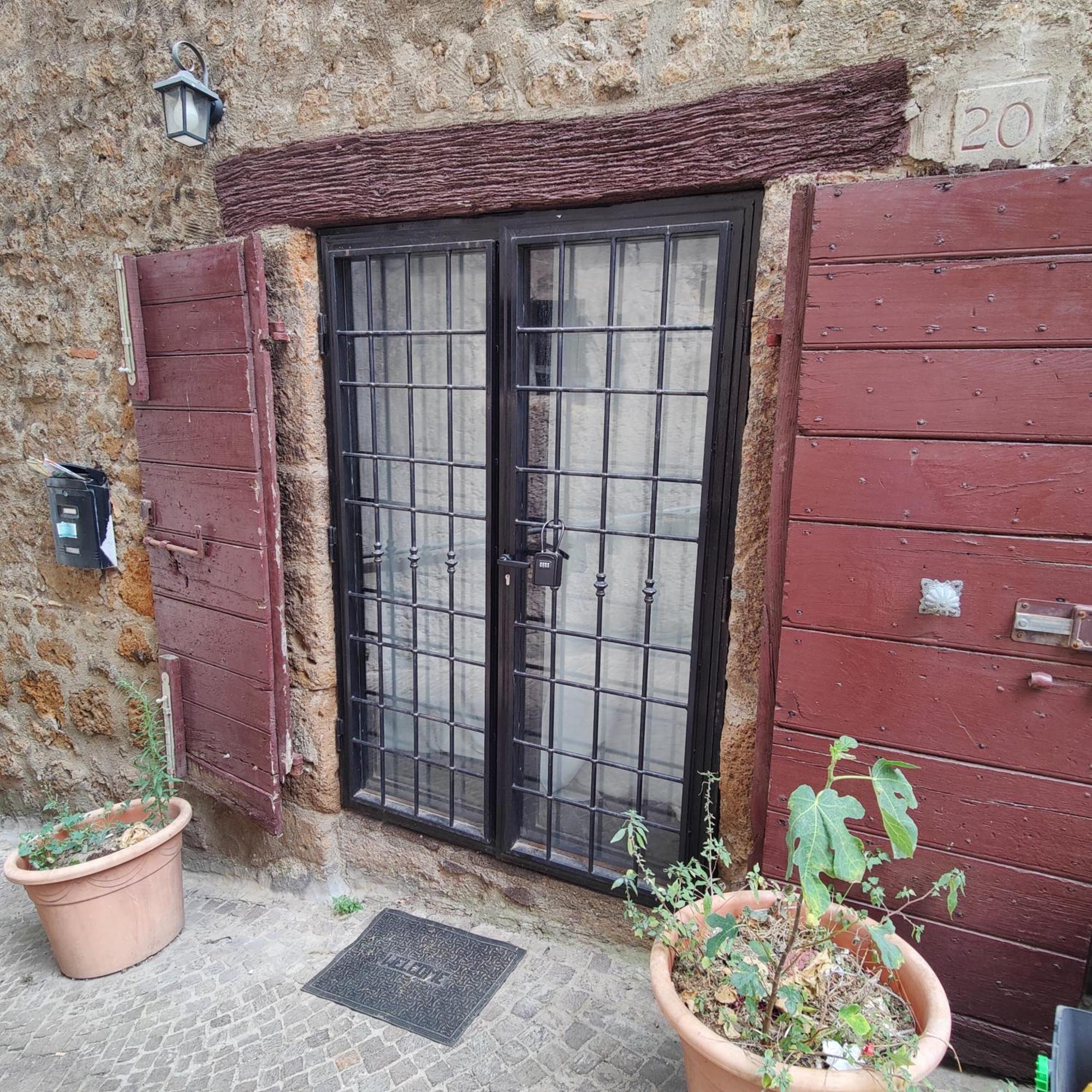 Maestosa Roccaforte Dei Principi, 3 Piani Tutti Per Voi! 苏特里 外观 照片