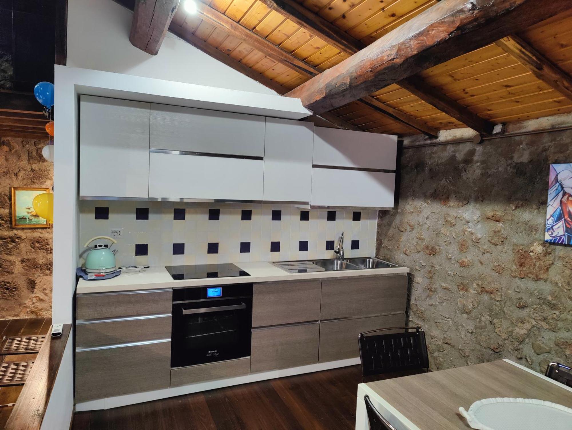 Maestosa Roccaforte Dei Principi, 3 Piani Tutti Per Voi! 苏特里 外观 照片